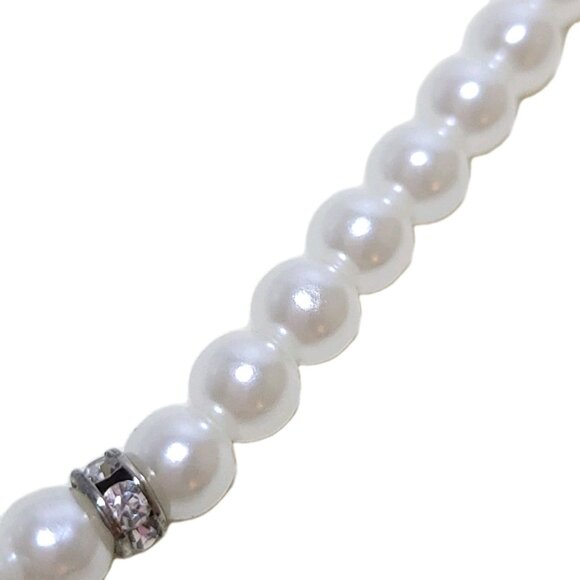 Vintage 16 Inch Faux Pearl Necklace With Ornate Clasp possibly silver. - Picture 6 of 12